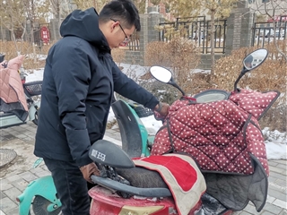 信息技術(shù)學(xué)院開展“弘揚(yáng)雷鋒精神，青年志愿者與你同行”志愿服務(wù)活動