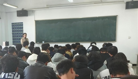 校長(zhǎng)李海軍深入教學(xué)一線聽課 調(diào)研指導(dǎo)思政課教學(xué)工作