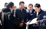 副省長張世珍在民勤縣調(diào)研有關(guān)項(xiàng)目時指出 緊抓進(jìn)度保證項(xiàng)目有序推進(jìn) 柳鵬一同調(diào)研