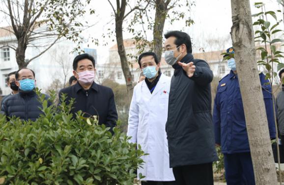 市委書記張愛軍到市傳染病醫(yī)院調(diào)研 表揚華夏集團積極參加病區(qū)援建工作